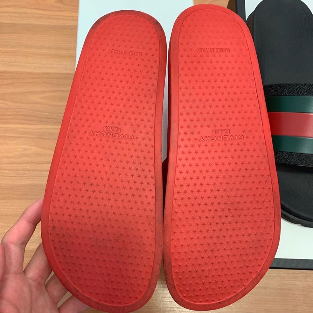 Givenchy - Picture 2 of 4